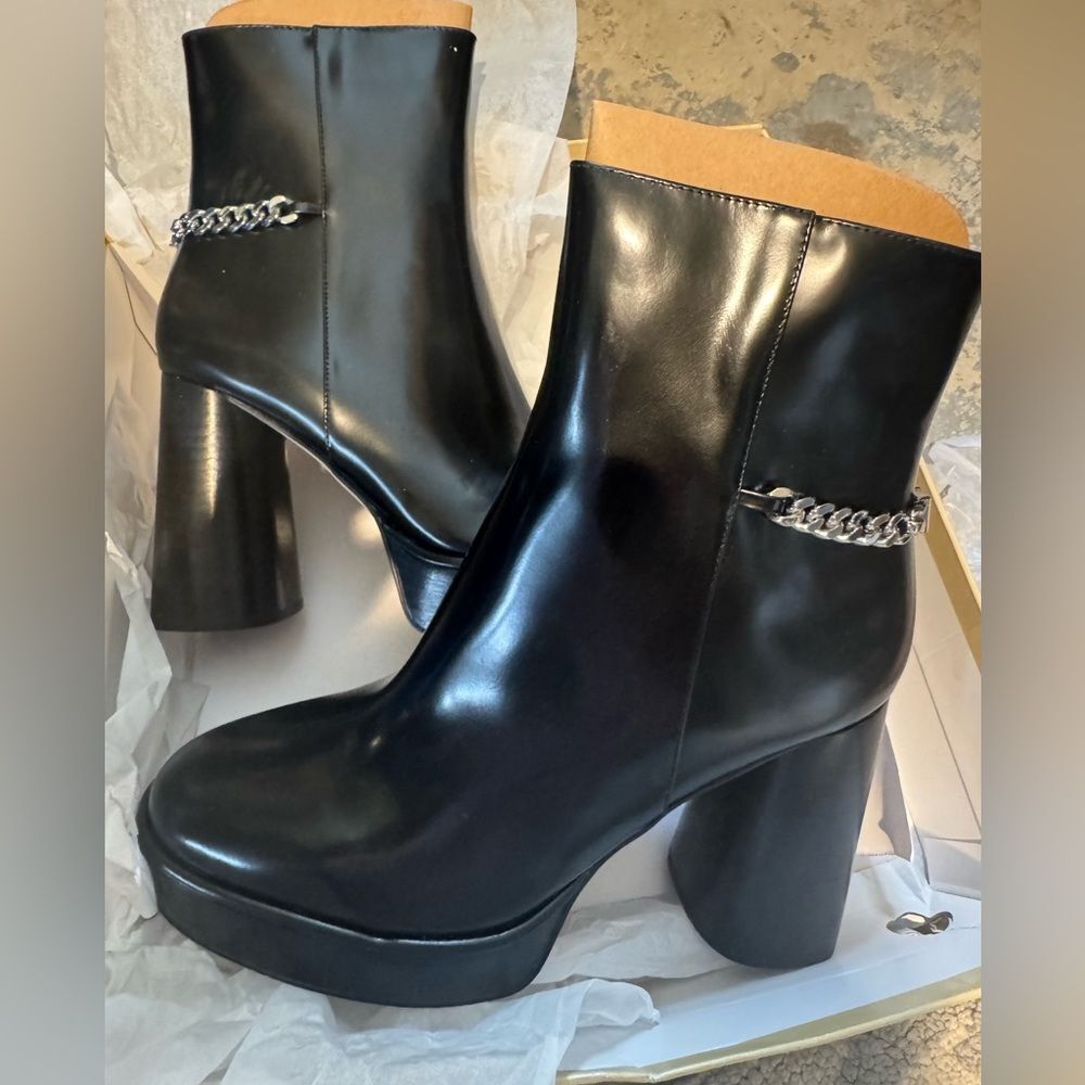 Michael Kors Carlisle Leather Platform Bootie 9 - Picture 6 of 8